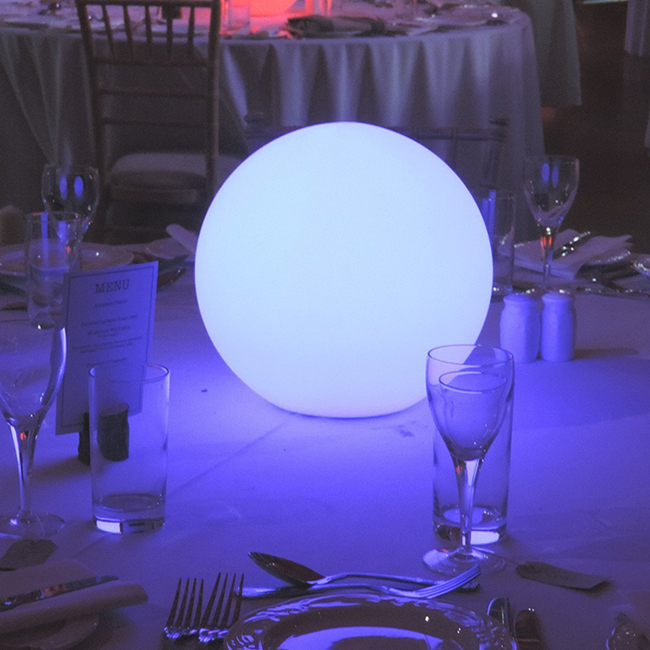 La boule pendante de maison/magasin LED s'allume avec des couleurs Dmx de RGBW par l'intermédiaire du contrôleur