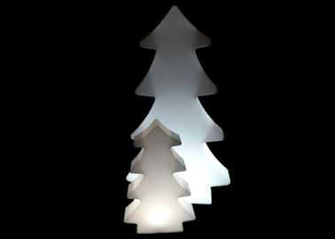Chine Lampadaire de LED formé par arbre en plastique à piles pour la décoration extérieure de Noël fournisseur