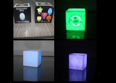 Chine Lumière menée en plastique de nuit d'étoile d'enfants de PVC petite, petite lumière à piles de cube fournisseur
