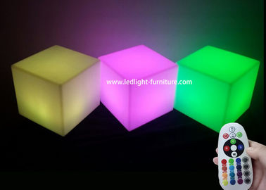 Chine Petite lampe menée 10cm de Tableau de lumière de nuit de cube pour le restaurant/décoration de festival fournisseur