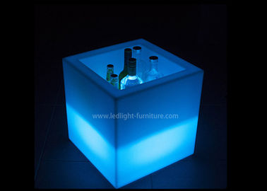 Chine Refroidisseur rechargeable de seau à glace de la lumière 40cm de cube en polyéthylène LED pour l'affichage de bouteille fournisseur