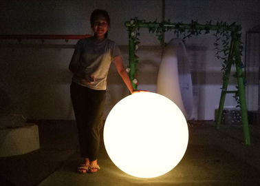 Chine Les boules décoratives sans fil de lueur de jardin de DMX allume le diamètre extérieur de 80cm/de 100cm fournisseur