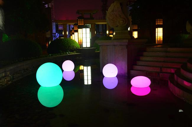 Couleur romantique changeant la lampe de boule de lueur de LED rechargeable le jardin/cour