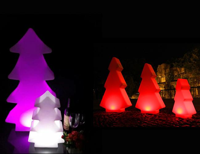 Lampadaire de LED formé par arbre en plastique à piles pour la décoration extérieure de Noël