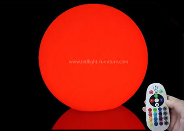 Chine La boule géante rechargeable de Noël de LED allume le diamètre de 50cm pour la décoration extérieure fournisseur