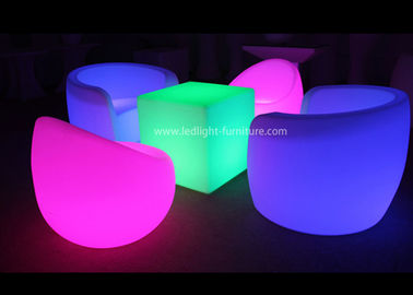 Chine Ensemble simple imperméable extérieur de meubles de sofa de lumière de LED avec le Tableau de cube en lueur fournisseur