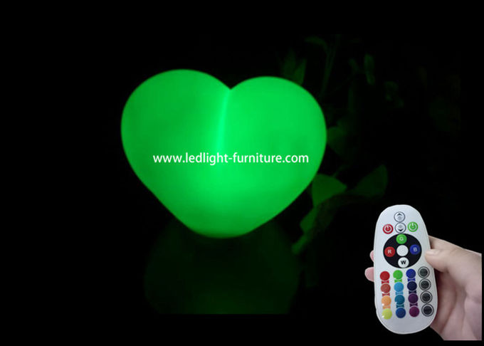 Lampe de table en forme de coeur romantique avec des couleurs multi changeant le contrôleur